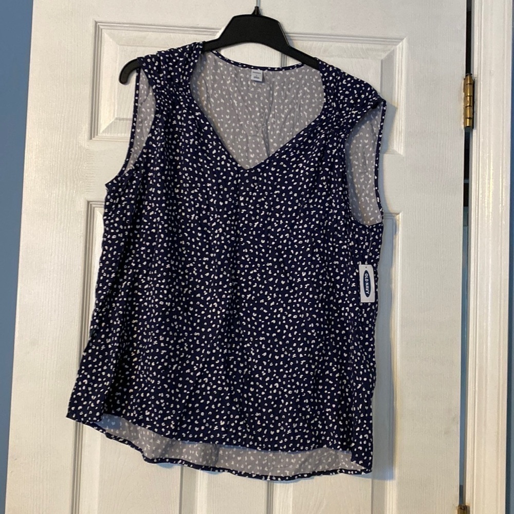 𝅺old Navy NWT women’s sleeveless top; size large